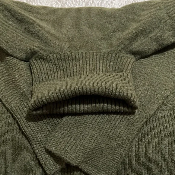 NWT JCREW Turtle Neck Sweater - Picture 5 of 7